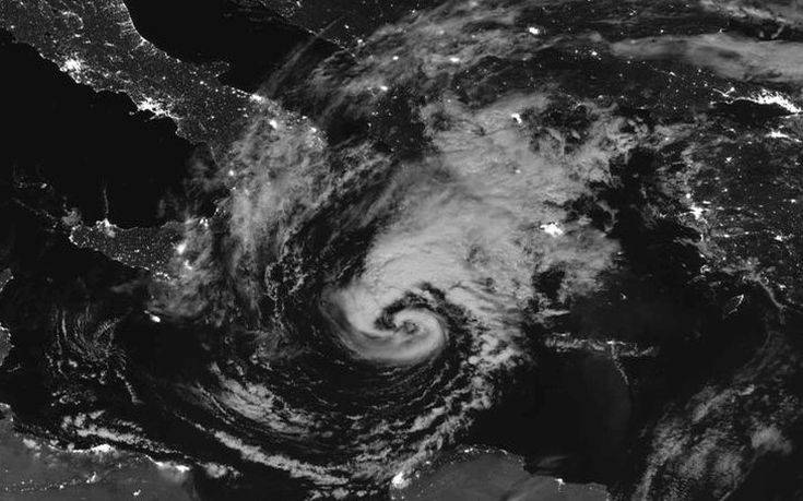 Δορυφόρος της NASA φωτογράφισε τον μεσογειακό κυκλώνα