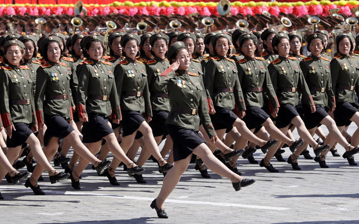 Κάτι έλειπε από αυτή τη στρατιωτική παρέλαση στη Βόρεια Κορέα