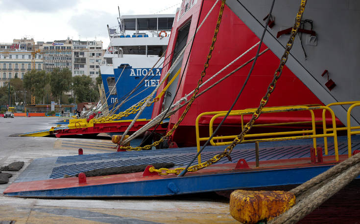 Δεμένα στα λιμάνια τα πλοία λόγω των ισχυρών ανέμων