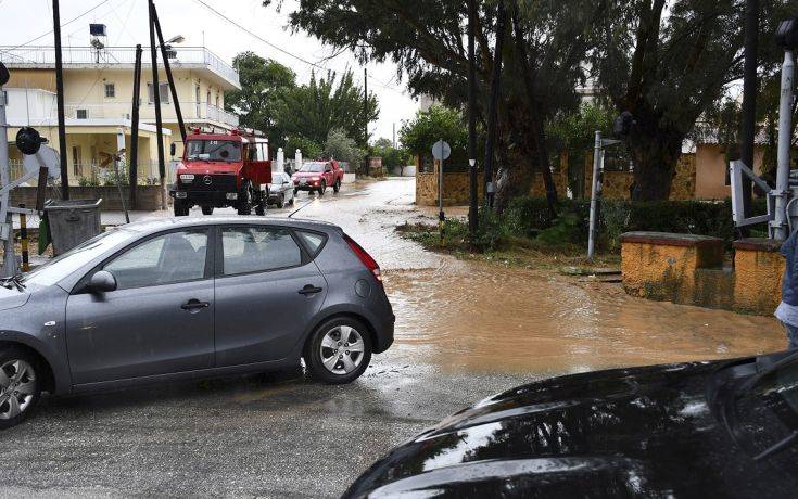 Πολύ μεγάλες οι ζημιές στην Κορινθία με καθίζηση δρόμων και υπερχειλισμένα όλα τα ποτάμια