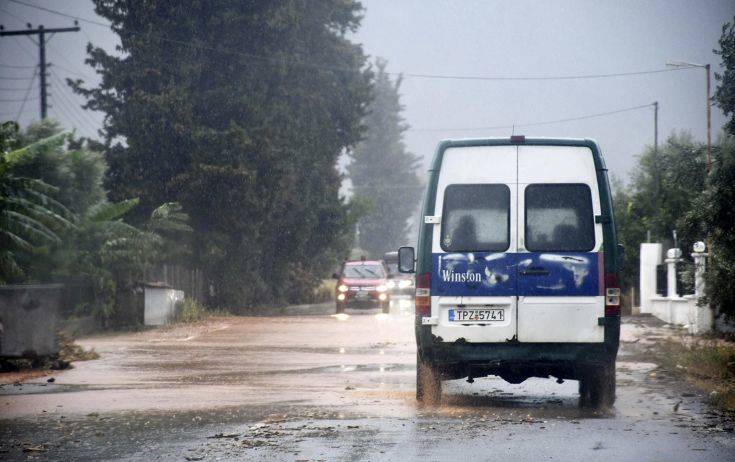 Οι δρόμοι του Κιάτου μετατράπηκαν σε χείμαρρο