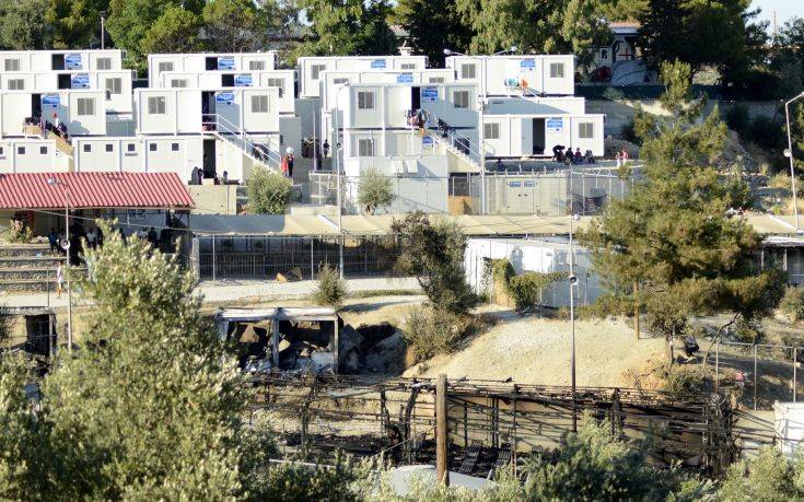 Νέα αναπτυξιακά προγράμματα για τα χωριά γύρω από τη Μόρια προανήγγειλε ο Βίτσας