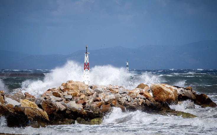 Μετ’ εμποδίων τα ακτοπλοϊκά δρομολόγια λόγω των ισχυρών ανέμων