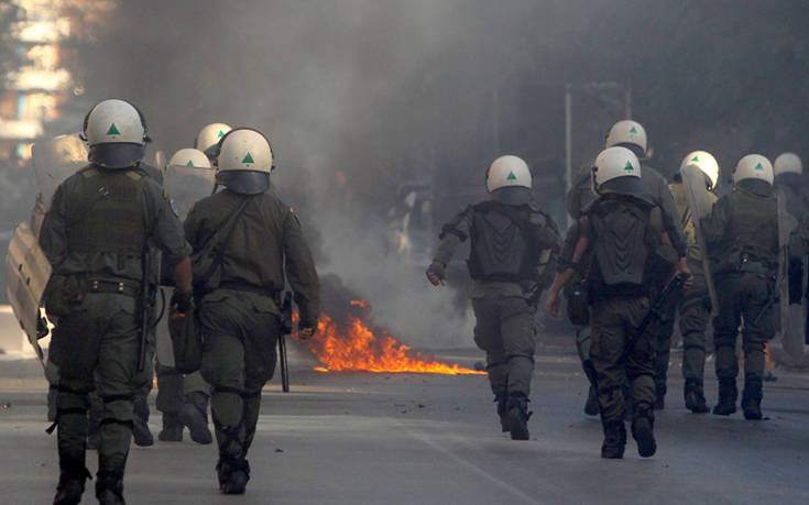 Μολότοφ και δακρυγόνα στην Τούμπα πριν το ΠΑΟΚ – Άρης