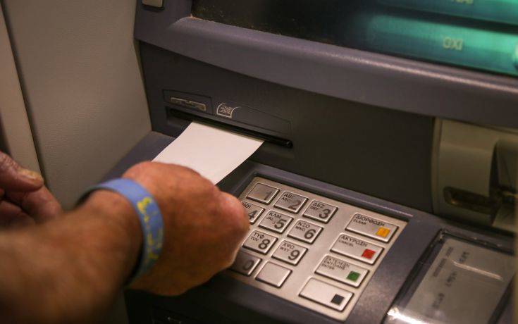 ATM: Έρχονται αυξήσεις στις χρεώσεις για αναλήψεις μετρητών από άλλη τράπεζα
