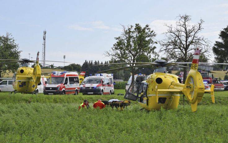 O οδηγός του λεωφορείου που συγκρούστηκε με το τρένο στην Αυστρία είναι ο νεκρός