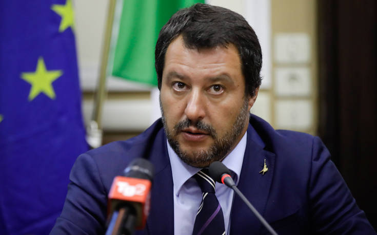Ο Σαλβίνι υποστηρίζει ότι καταγράφηκε πτώση 80% στις αφίξεις μεταναστών στη Ιταλία