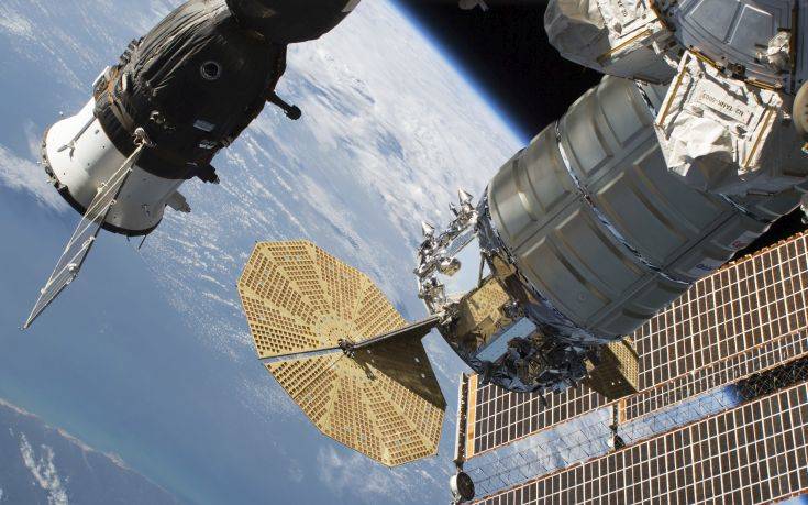 Η απίθανη θεωρία για το ποιος προκάλεσε τη ρωγμή στο διαστημόπλοιο Soyuz