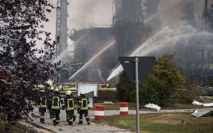 Υπό έλεγχο η φωτιά σε διυλιστήριο στη Γερμανία