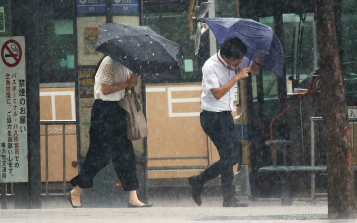 Έφτασε στην Ιαπωνία ο ισχυρότερος τυφώνας των τελευταίων 25 χρόνων