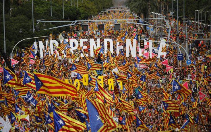 Σε «πολιτική ανυπακοή» καλούν τους Καταλανούς οι αυτονομιστές ηγέτες