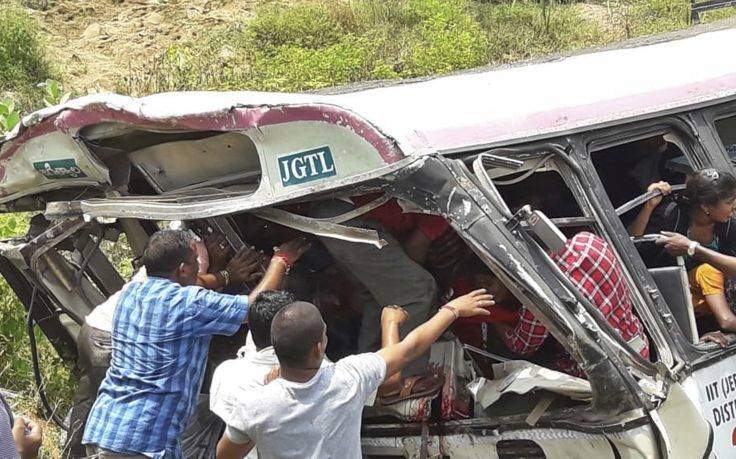 Δεκάδες νεκροί από τροχαίο με λεωφορείο στην Ινδία