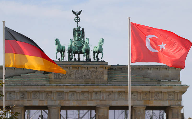 Politico: Ο Ερντογάν στο Βερολίνο με την ελπίδα επανεκκίνησης των διμερών σχέσεων
