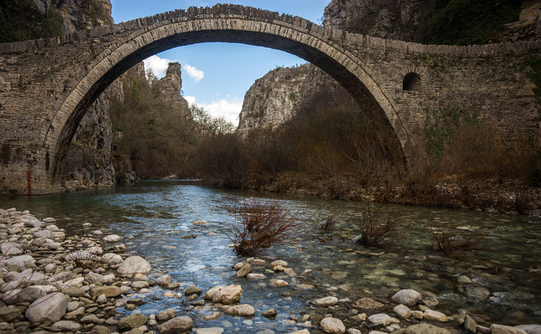 Το ιστορικό γεφύρι του Κόκκορη στο Ζαγόρι