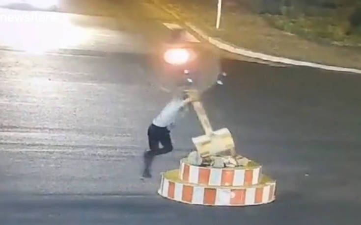 Οδηγός γκρέμισε φανάρι γιατί τον καθυστερούσε