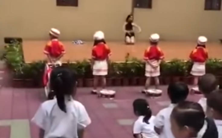 Νηπιαγωγείο προσέλαβε pole dancers για να υποδεχθούν τους μαθητές μετά τις διακοπές