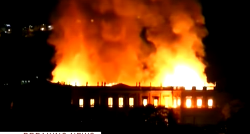 Βίντεο από τη φωτιά που κατέστρεψε το Εθνικό Μουσείο του Ρίο ντε Ζανέιρο
