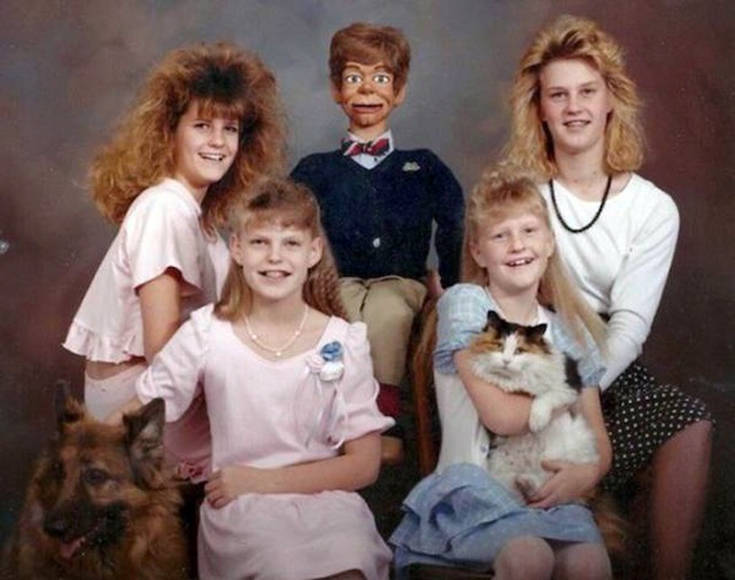 Όλοι έχουν στα οικογενειακά άλμπουμ τους μια φωτογραφία που θέλουν να ξεχάσουν