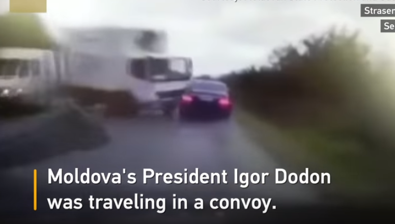 Φορτηγό έπεσε πάνω στην αυτοκινητοπομπή του προέδρου της Μολδαβίας