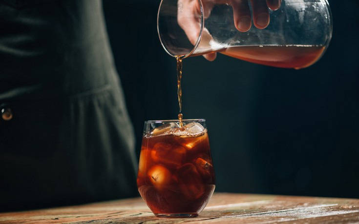 Πώς θα φτιάξεις καφέ cold brew εύκολα στο σπίτι