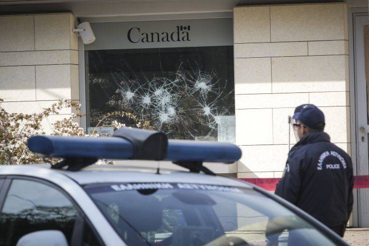 Βίντεο από την επίθεση του «Ρουβίκωνα» στην πρεσβεία του Καναδά