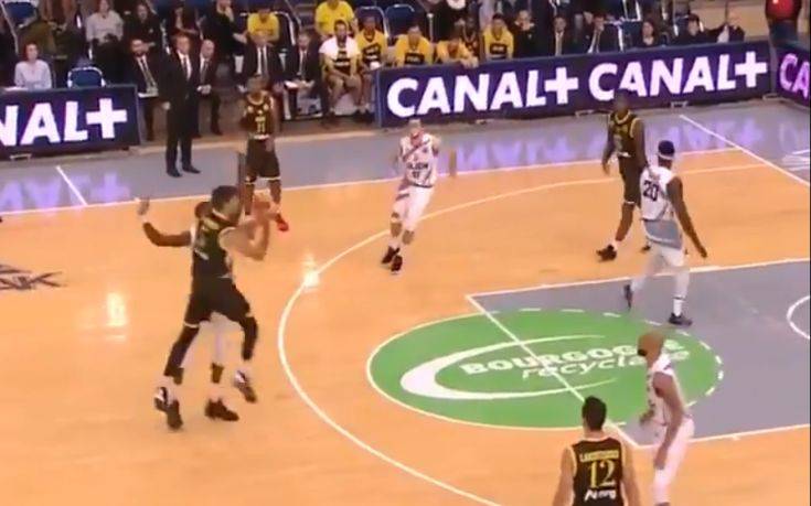 Το εντυπωσιακό buzzer beater τρίποντο με σπάσιμο μέσης του Σάκοτα