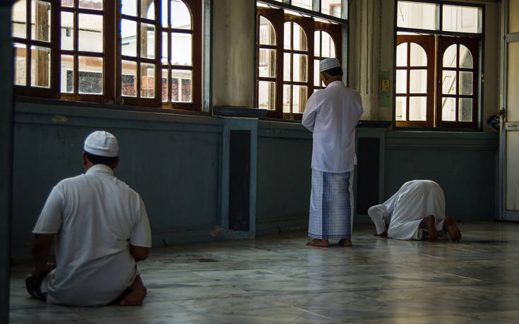 Μουσουλμάνοι ανακάλυψαν ότι προσεύχονταν σε λάθος κατεύθυνση για 37 χρόνια