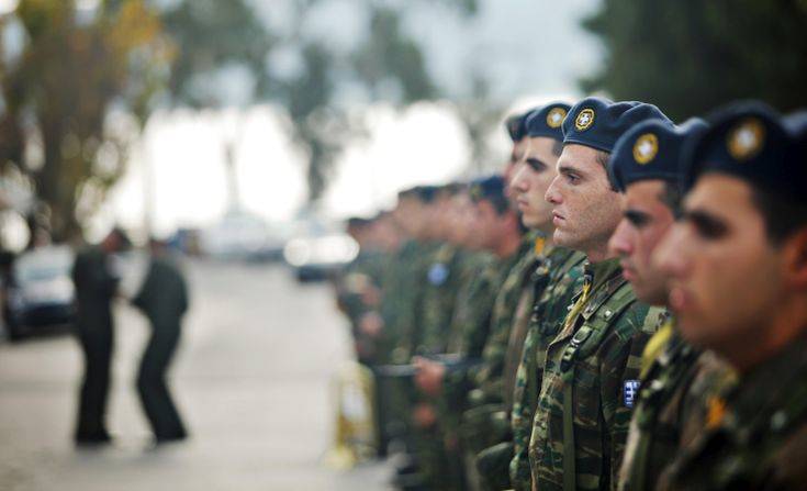 Το αίτημα να σβηστεί σύνθημα από στρατόπεδο στη Λέσβο και η απόσπαση του φαντάρου