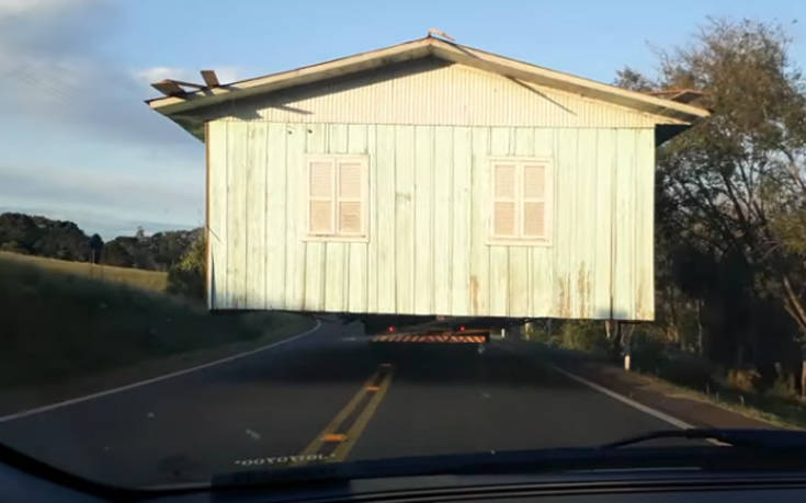 Όταν οδηγείς και στο δρόμο σου είναι ένα&#8230; σπίτι
