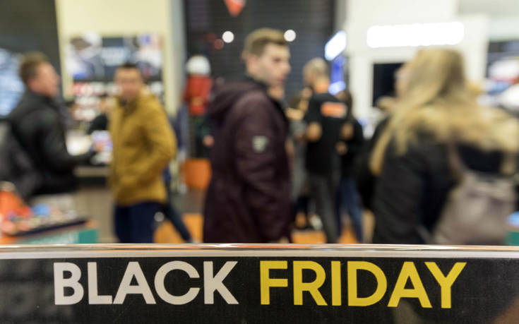 Οι αγορές της Black Friday που κρύβουν άντρες και γυναίκες από τους συντρόφους τους