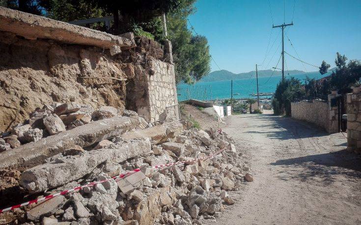 Εκκενώθηκαν τρία σπίτια που κινδυνεύουν από πτώση βράχου στη Ζάκυνθο