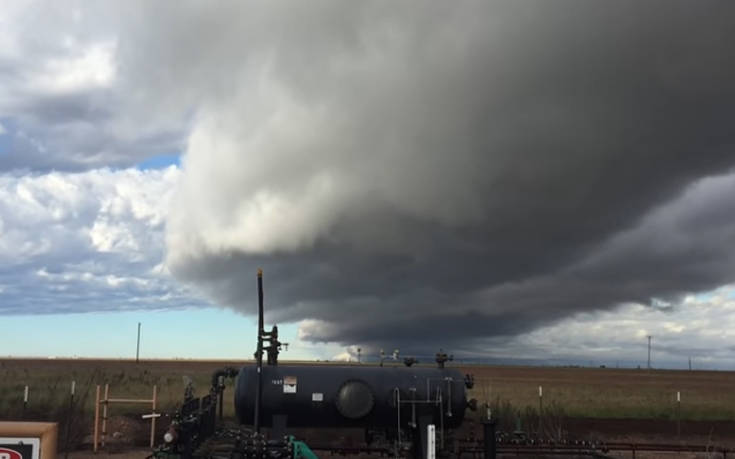 Σίγουρα δεν έχετε ξανασταθεί κάτω από τέτοιο σύννεφο