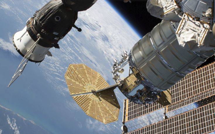 Ψάχνουν «ύποπτο» για τη διαρροή οξυγόνου στον Διεθνή Διαστημικό Σταθμό