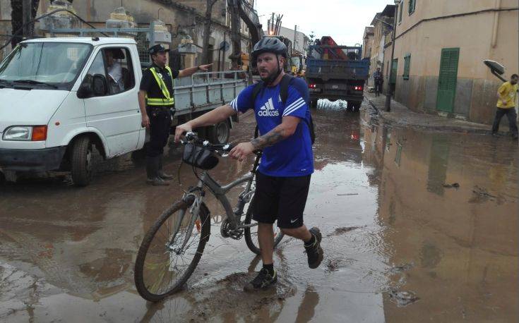 Τραγωδία με δύο νεκρούς από τις καταρρακτώδεις βροχές στη Γαλλία