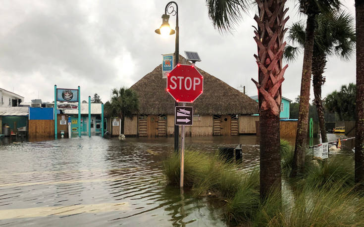 Σαρώνει τη Φλόριντα ο τυφώνας Μάικλ