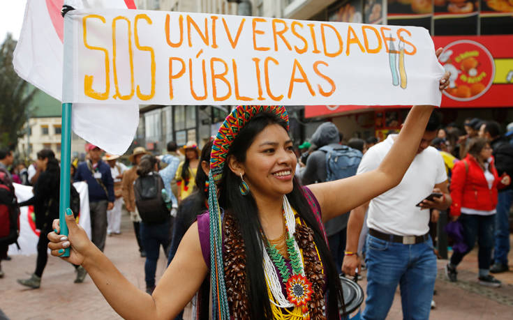 Στους δρόμους εκατοντάδες χιλιάδες φοιτητές στην Κολομβία