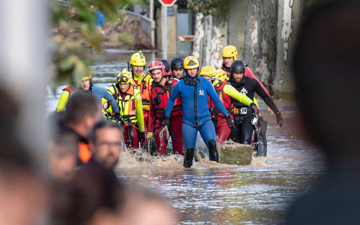Τρεις άνθρωποι εξακολουθούν να αγνοούνται από τις φονικές πλημμύρες στη Γαλλία