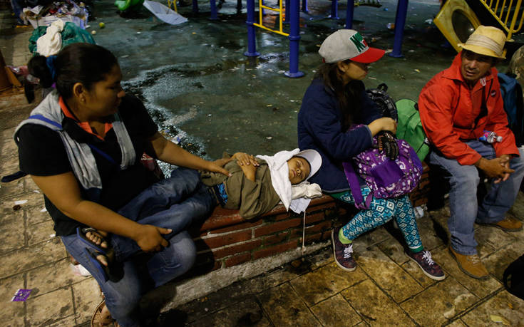 Νέο «καραβάνι» μεταναστών με προορισμό τις ΗΠΑ έφυγε από το Σαν Σαλβαδόρ