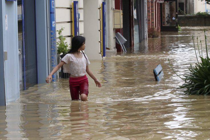 Τουλάχιστον έξι νεκροί από τις πλημμύρες στη νότια Γαλλία