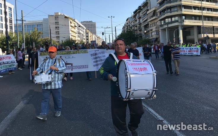 Ξεκίνησε η πορεία της ΠΟΕΔΗΝ στο κέντρο της Αθήνας