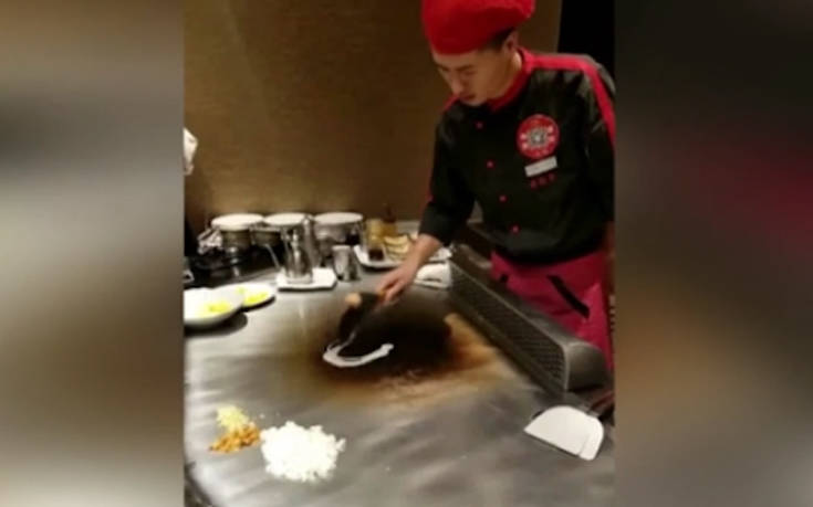 Κινέζος σεφ κάνει το μαγείρεμα του αβγού τέχνη