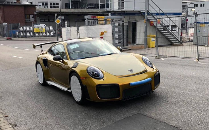 Η χρυσή Porsche με τη σπέσιαλ βαφή των 82.600 ευρώ