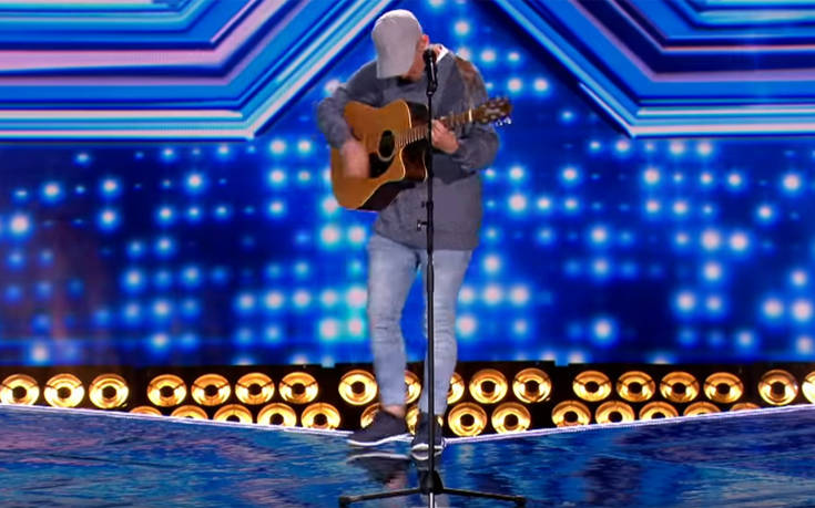Η&#8230; άτυχη στιγμή διαγωνιζόμενου του «X Factor» στη σκηνή