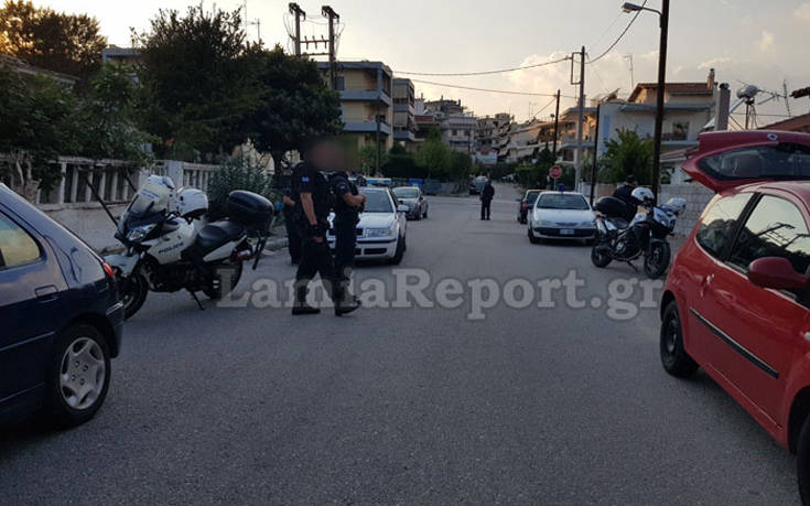 Ήταν νεκρός στην αυλή του σπιτιού του εδώ και ημέρες