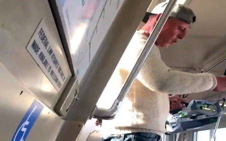 Ψυχοπαθής σε τρένο απειλούσε να σφάξει τον κόσμο με αλυσοπρίονα