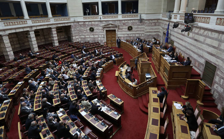 Πέρασε το νομοσχέδιο για τις μειώσεις ασφαλιστικών εισφορών