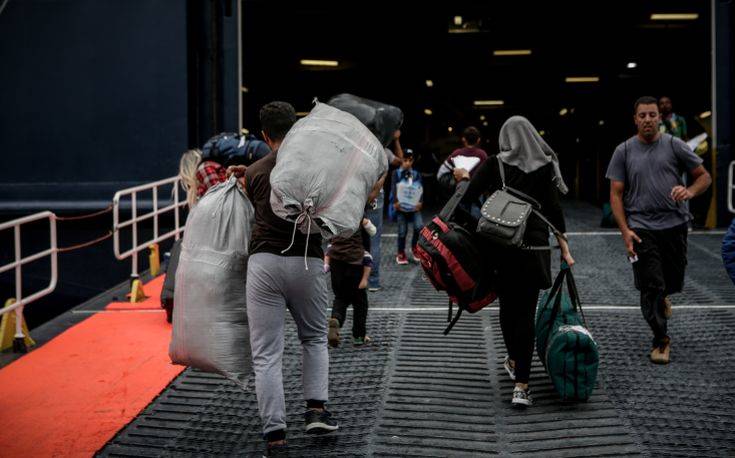 Πάνω από 400 ευάλωτοι πρόσφυγες μεταφέρονται από τα νησιά στην ενδοχώρα