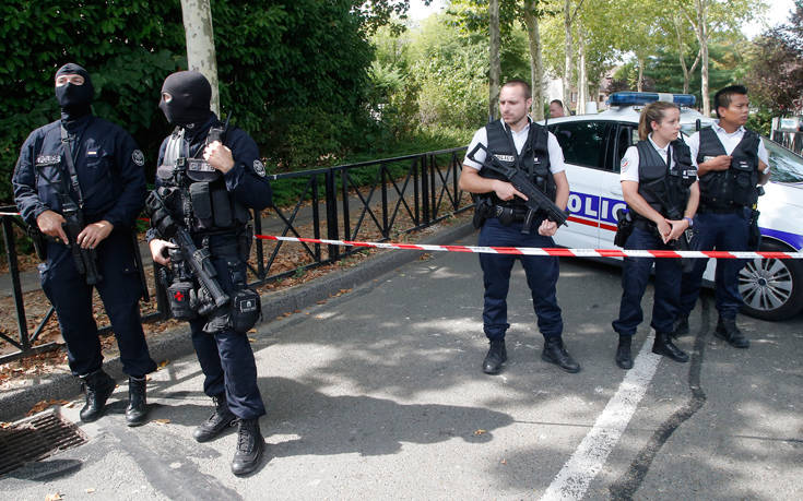Συνελήφθη η γυναίκα που απειλούσε να πυροδοτήσει βόμβα στη Γαλλία