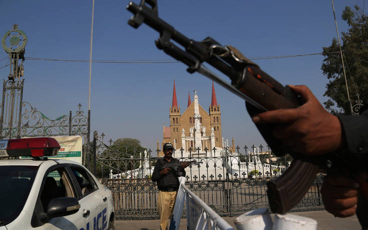 Πριν μπουν στο προξενείο έπεσαν νεκροί οι δράστες της επίθεσης στο Πακιστάν