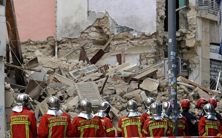 Δύο κτίρια που βρίσκονταν δίπλα δίπλα κατέρρευσαν στη Μασσαλία